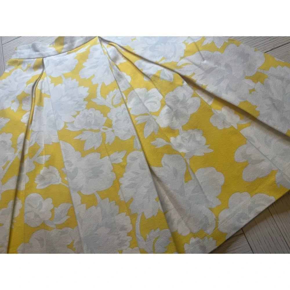 Top Shop Ladies A Line Knee Length Exposed Zipper Yellow Floral Print Skirt. Sz4